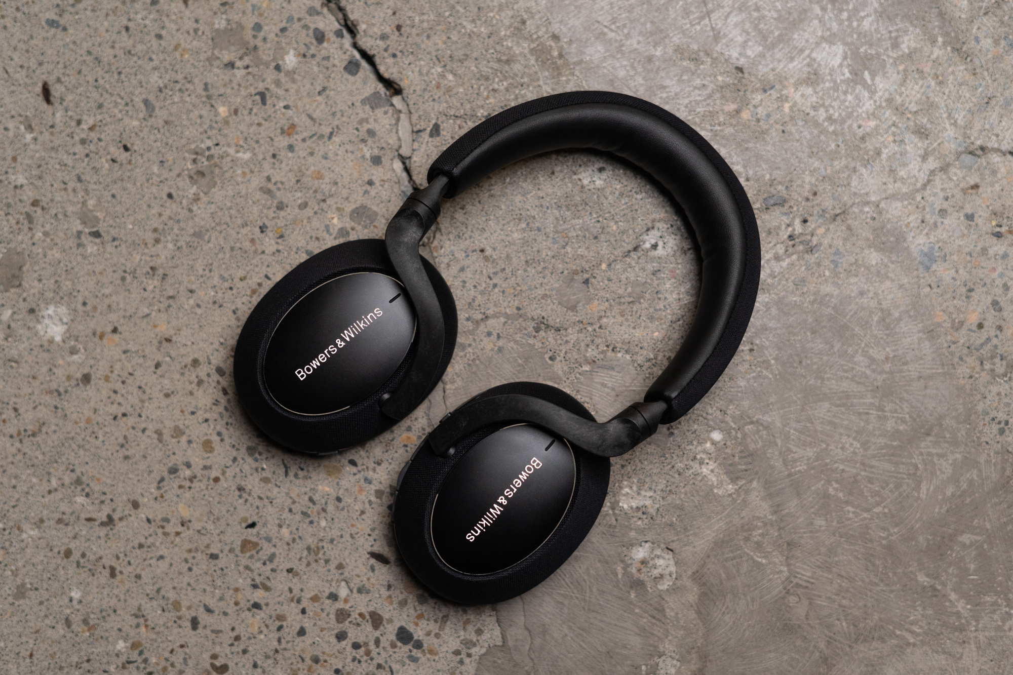Bowers and Wilkins PX7 Carbon Edition Headhpone Review | Digital
