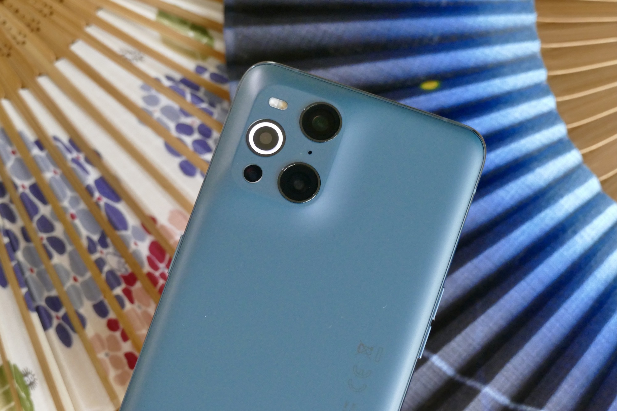 New Oppo smartphone has a 60x microscope camera