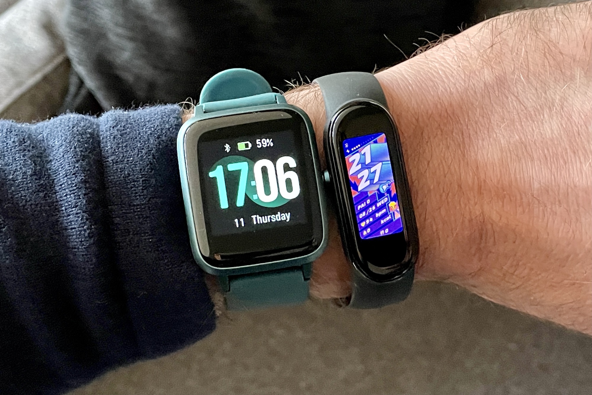 Samsung gear fit2 pro vs hot sale fitbit versa