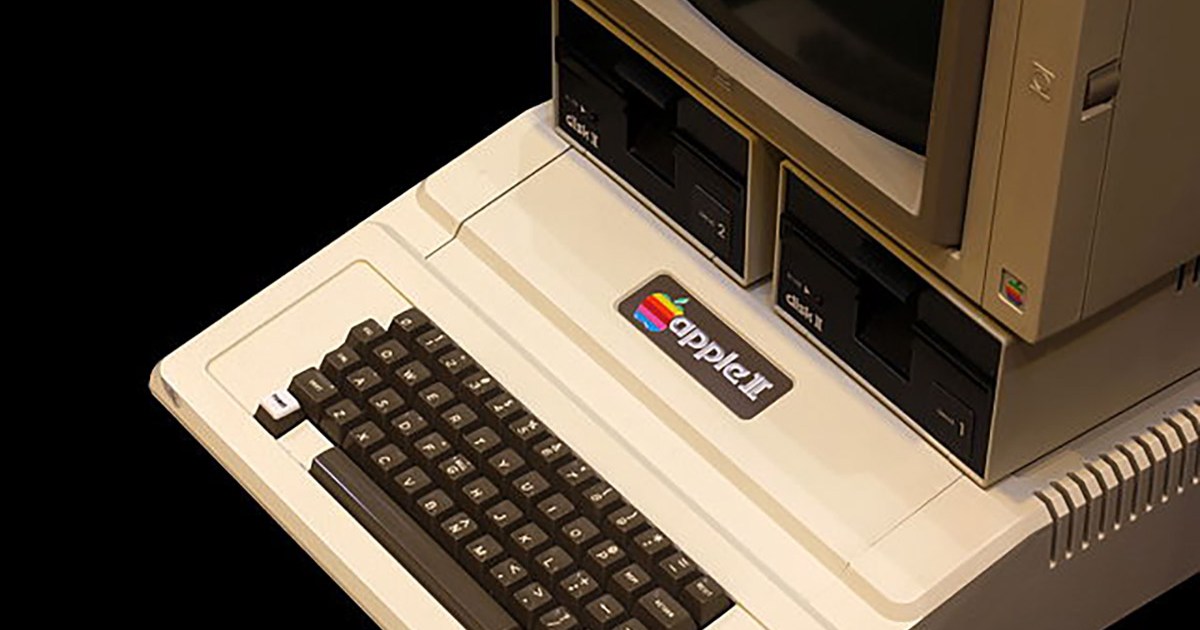 Apple 2 games. Apple II 1977. Эппл 2 компьютер. Apple 2 компьютер 1977. Первый домашний компьютер Apple II.