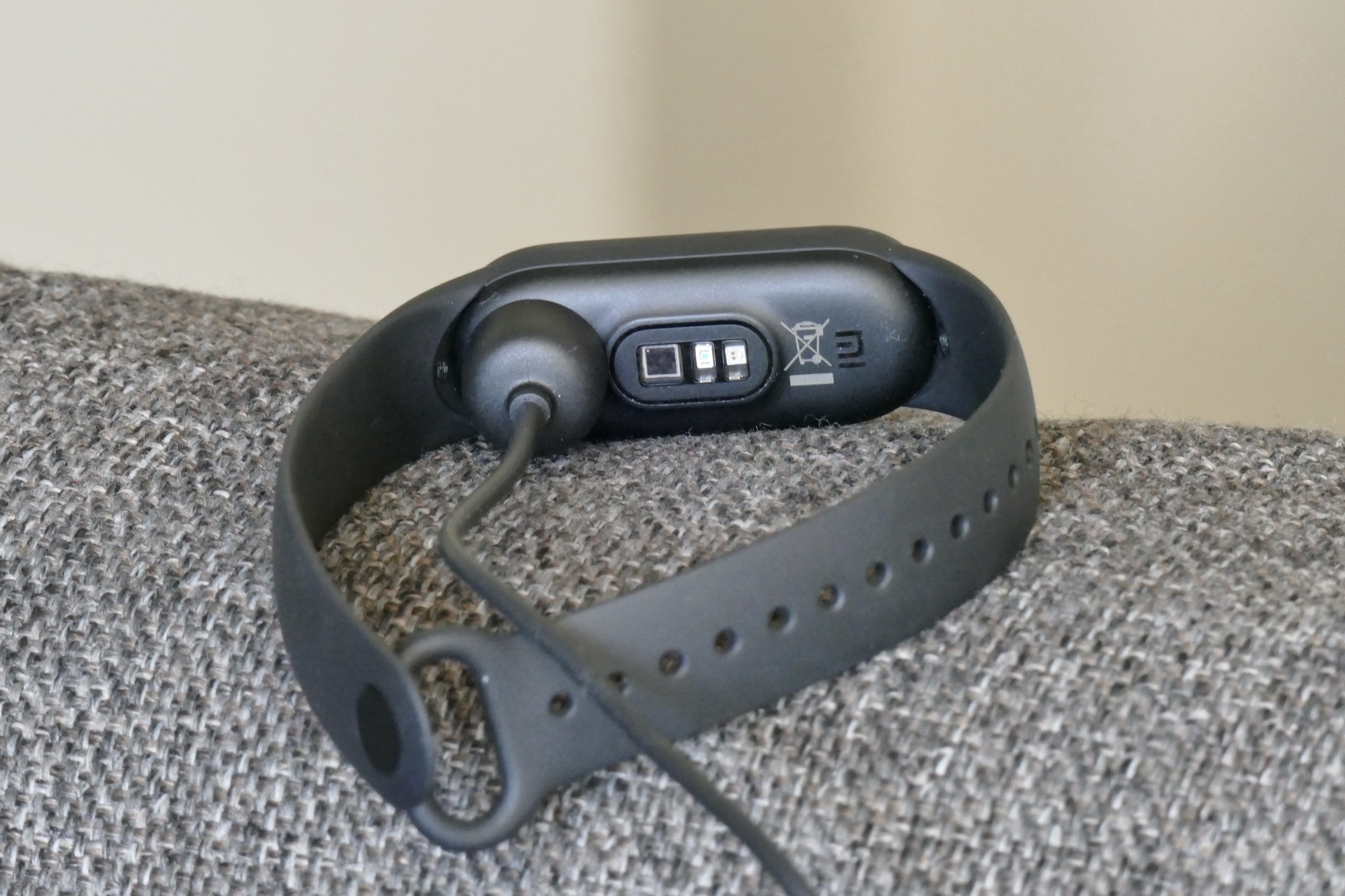 Mi band under on sale 2000