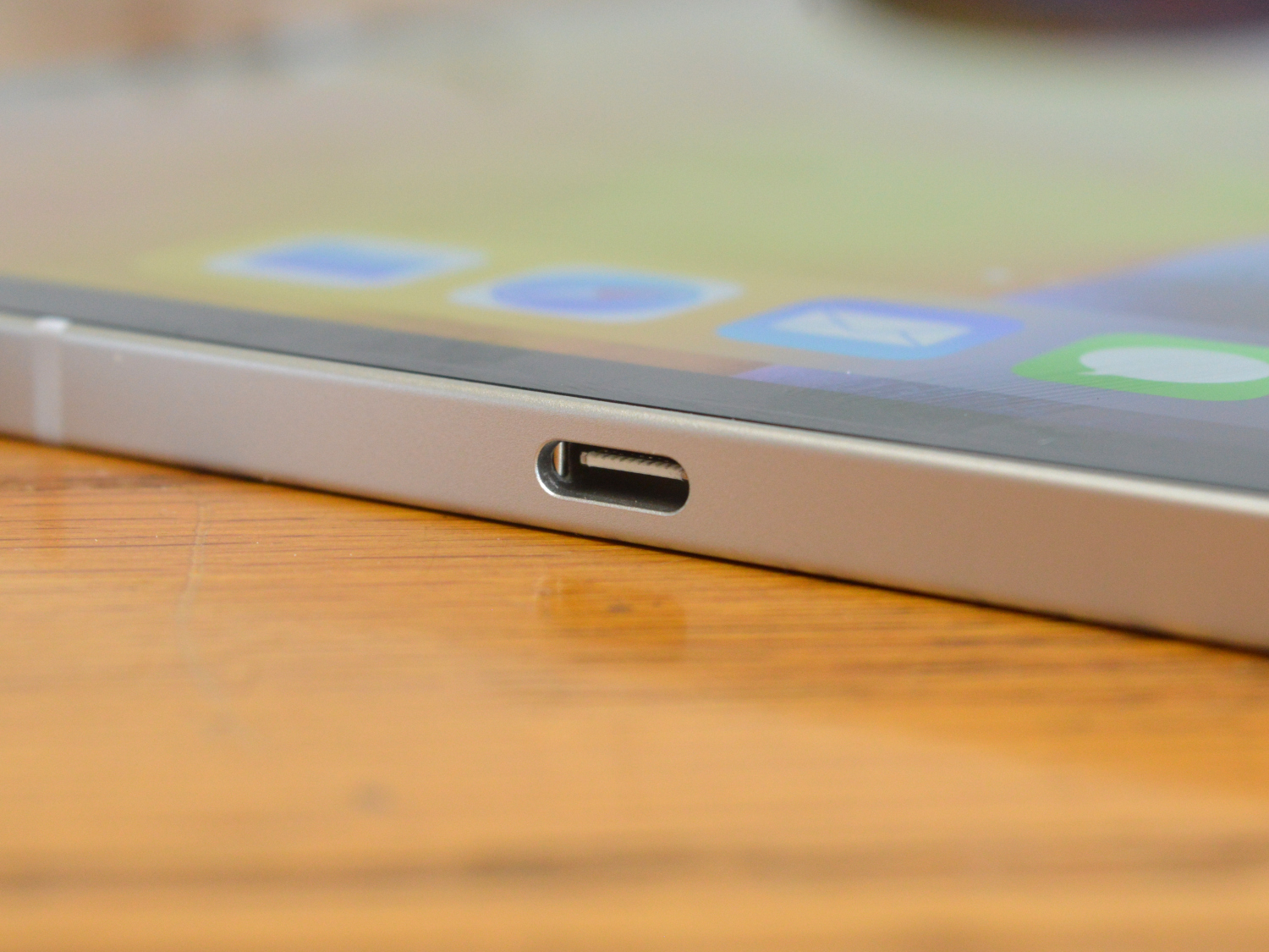 Port de chargement Apple iPad Pro.