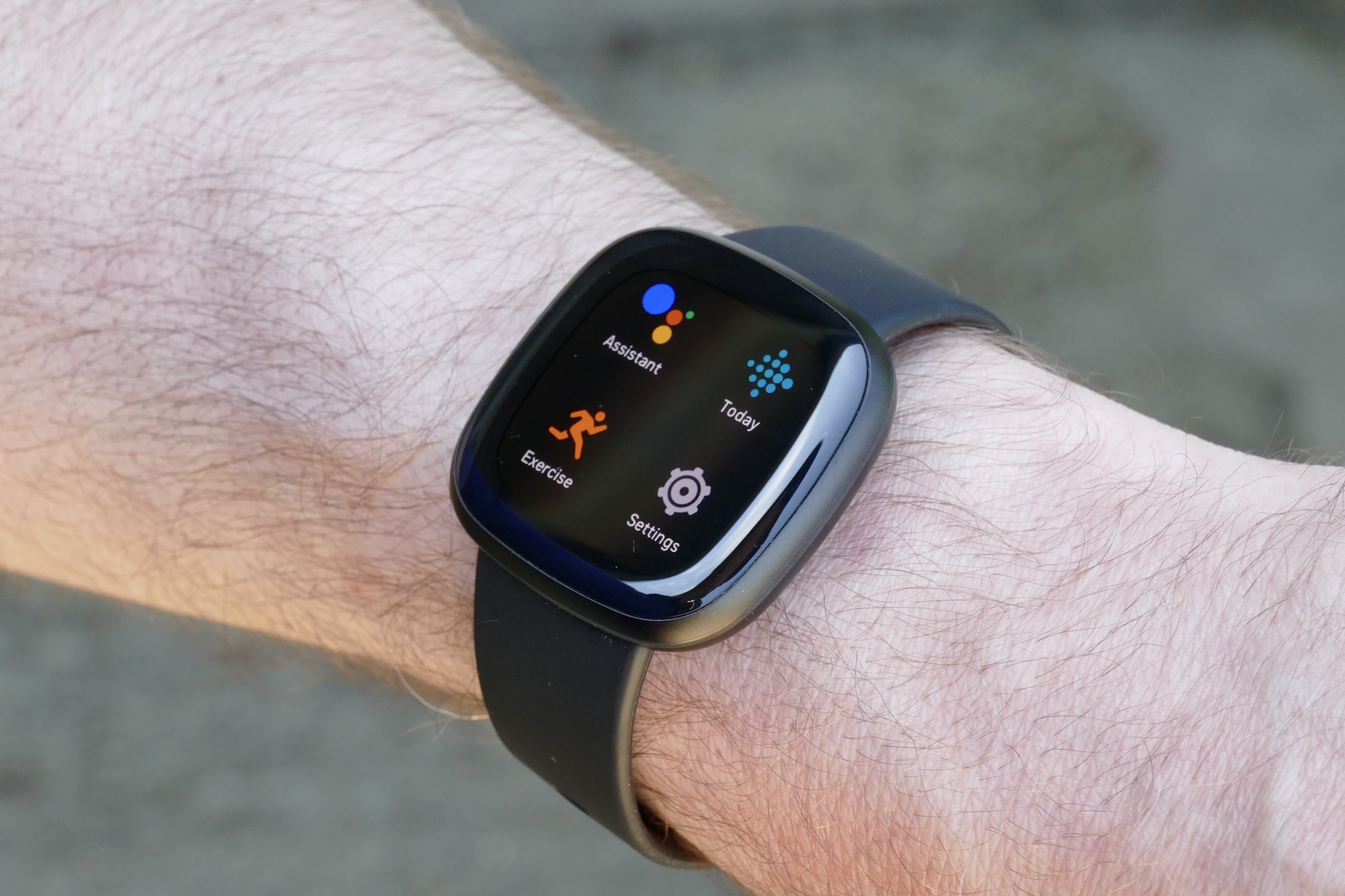 Apple Watch SE vs. Fitbit Versa 3: Which smartwatch wins?