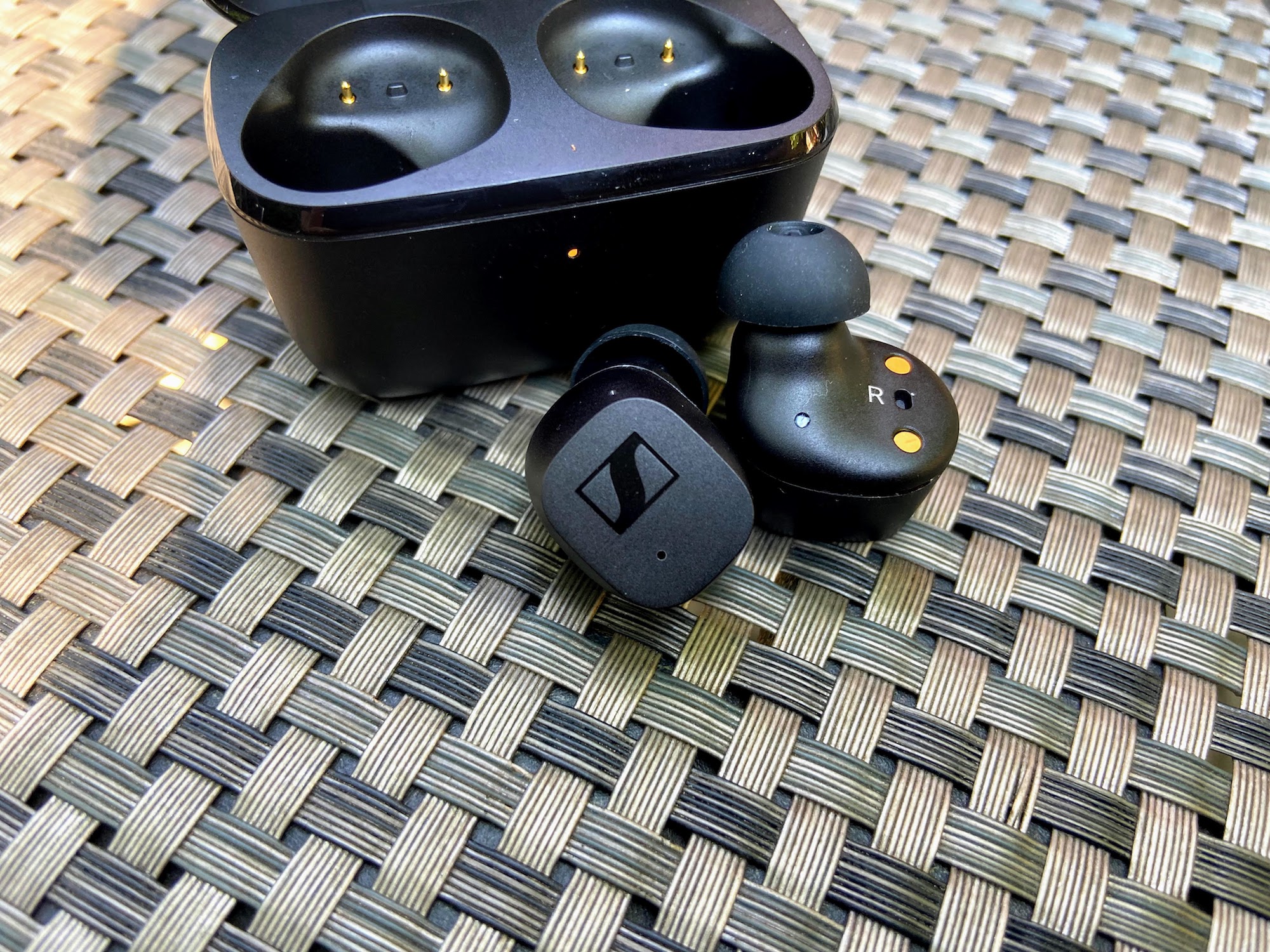 iworld phantom true wireless earbuds