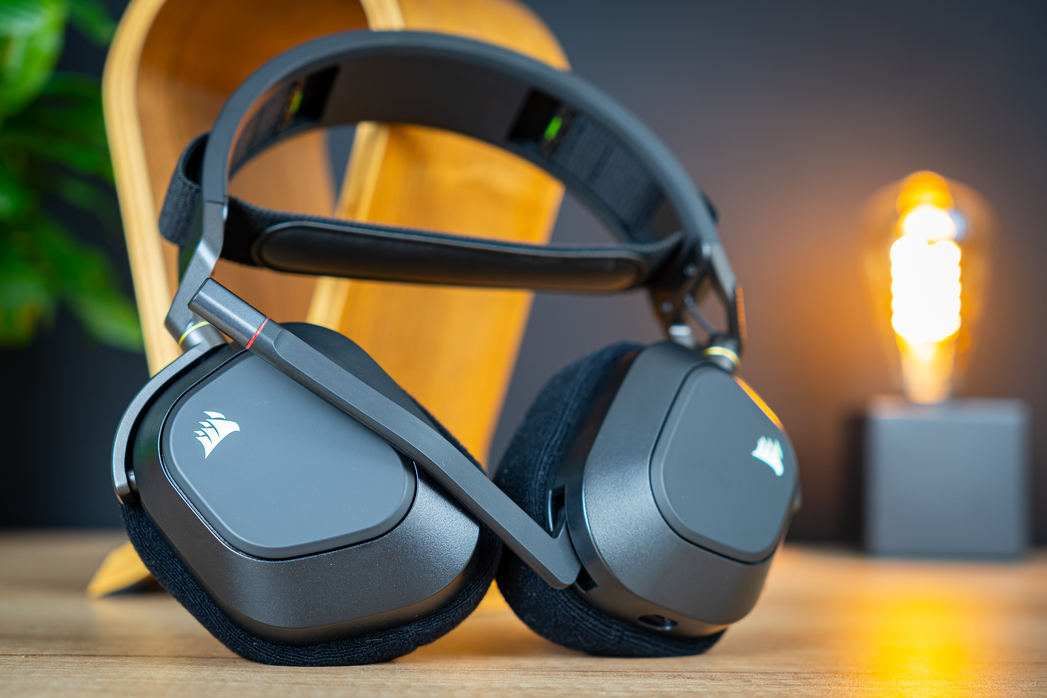 Corsair HS80 RGB Wireless Review: Upper-middle Class