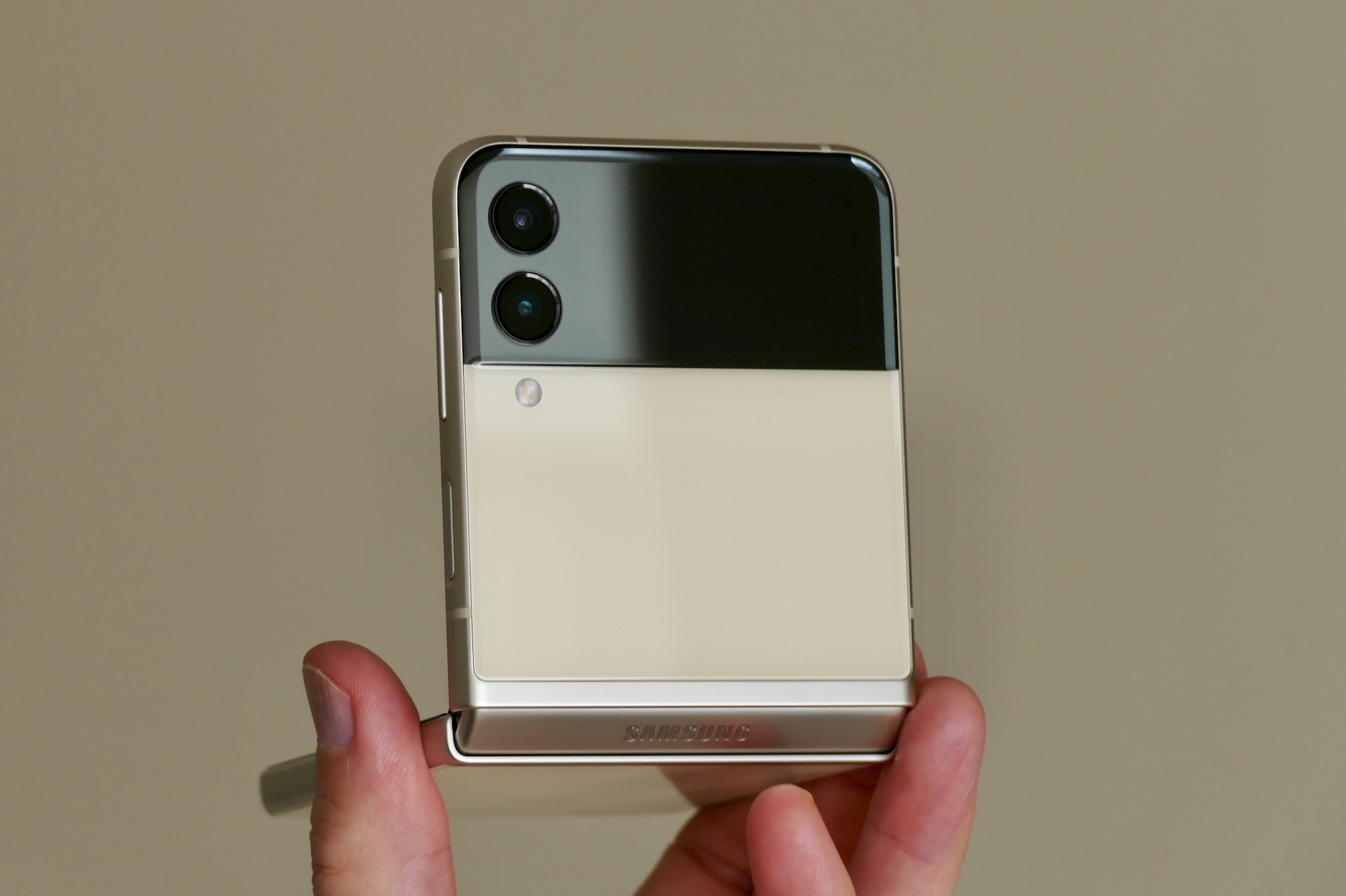 SAMSUNG Galaxy Z Flip 4 Factory Unlocked 256GB Bespoke Edition  Silver/White/White (Renewed)