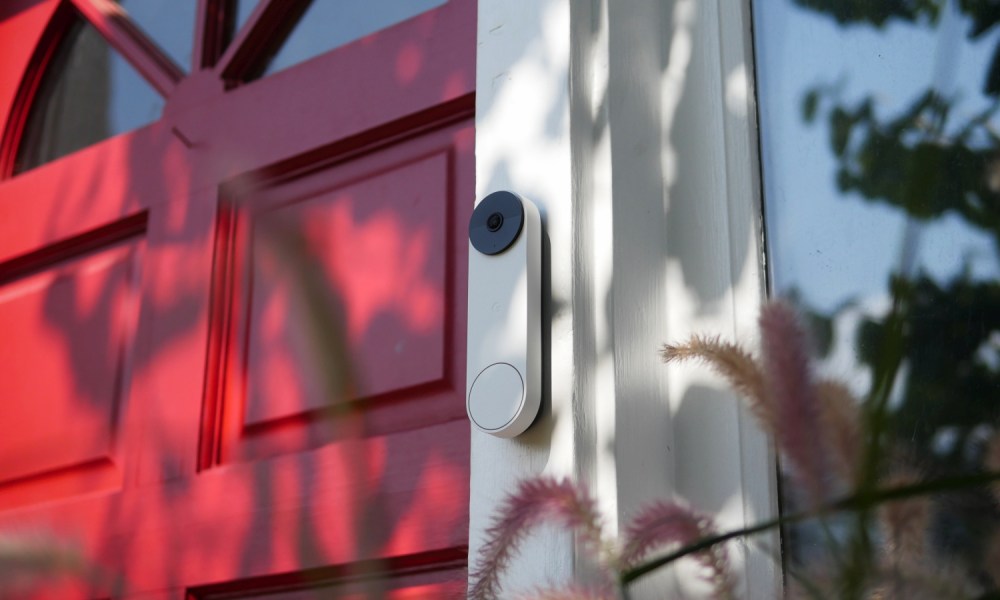 Google Nest Doorbell (battery) on outside of door.