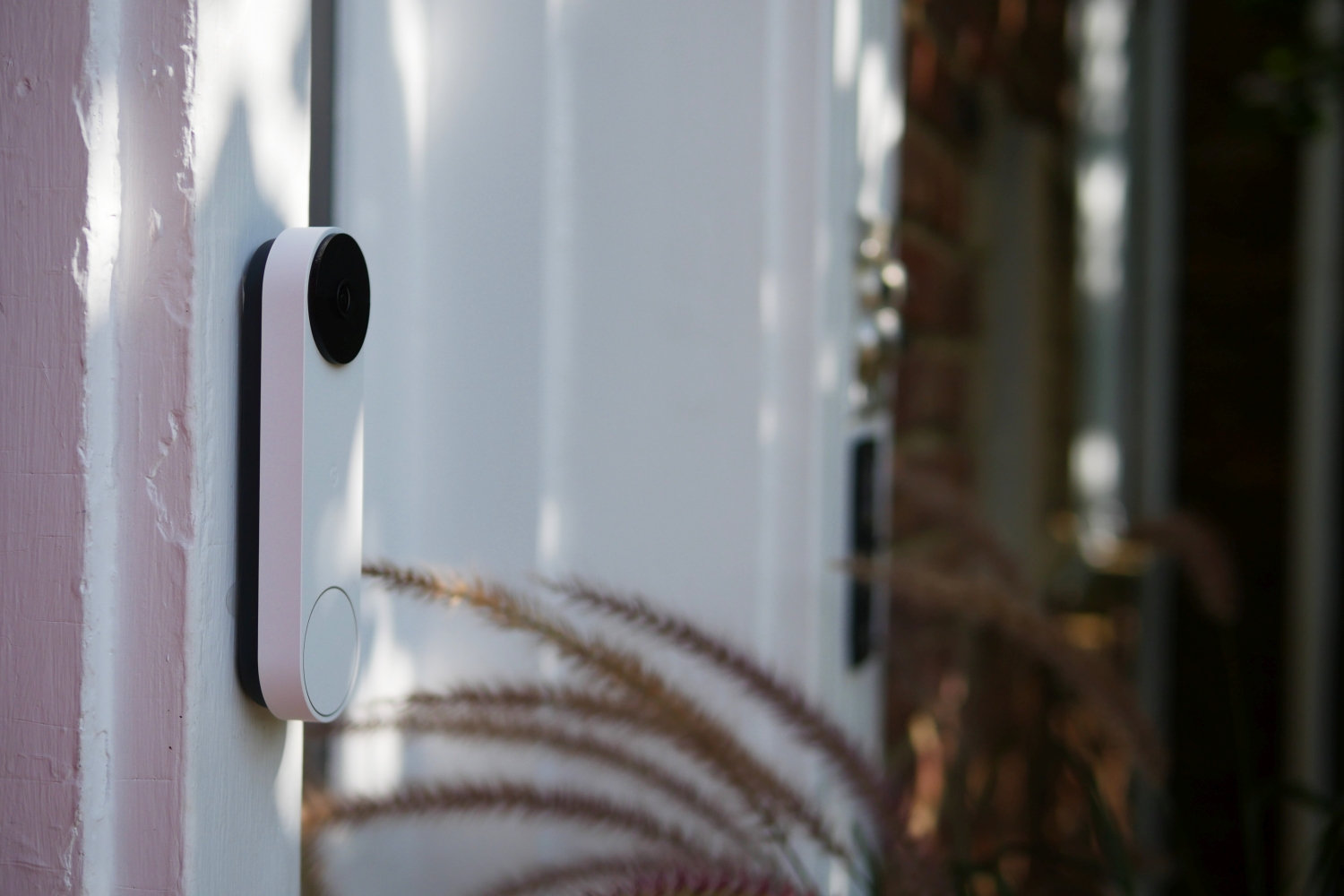 Side view of Google Nest Doorbell (battery) on outside of door.