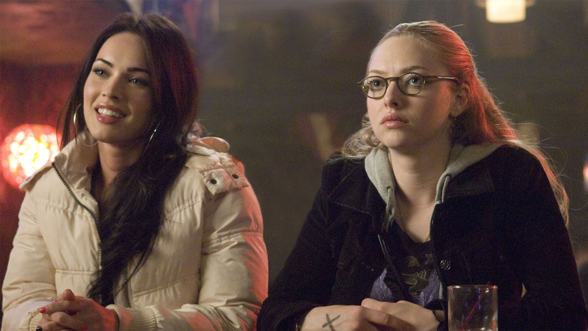 Megan Fox e Amanda Seyfried em O Corpo de Jennifer.