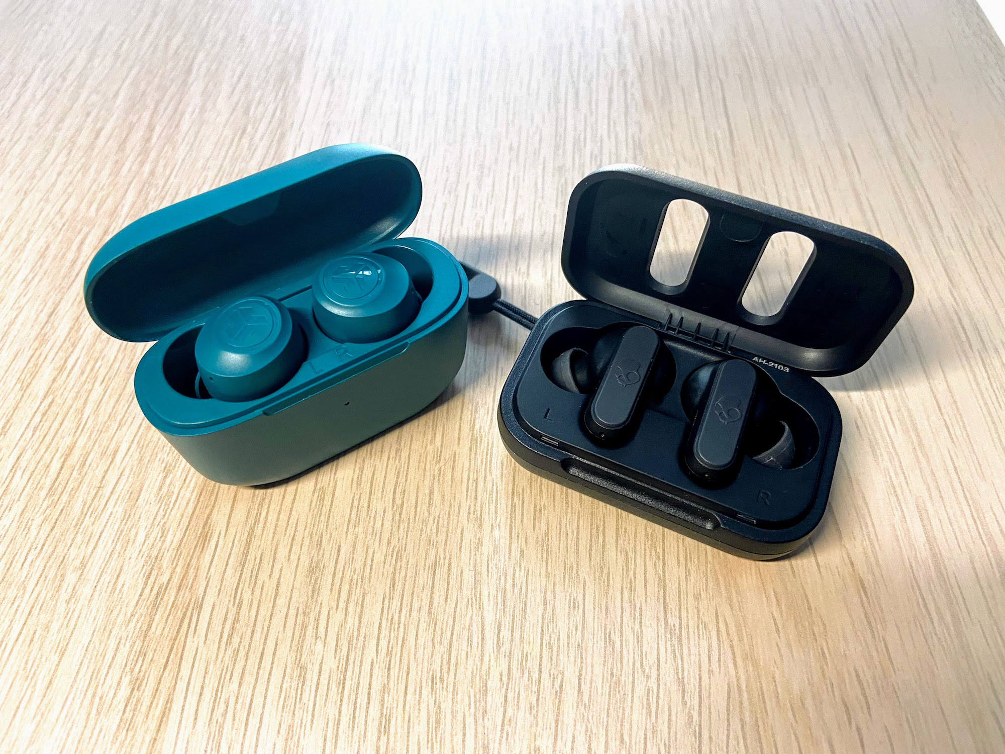 Skullcandy earbuds vs online apple airpods