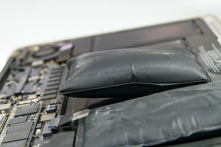 how to know if battery is swollen laptop