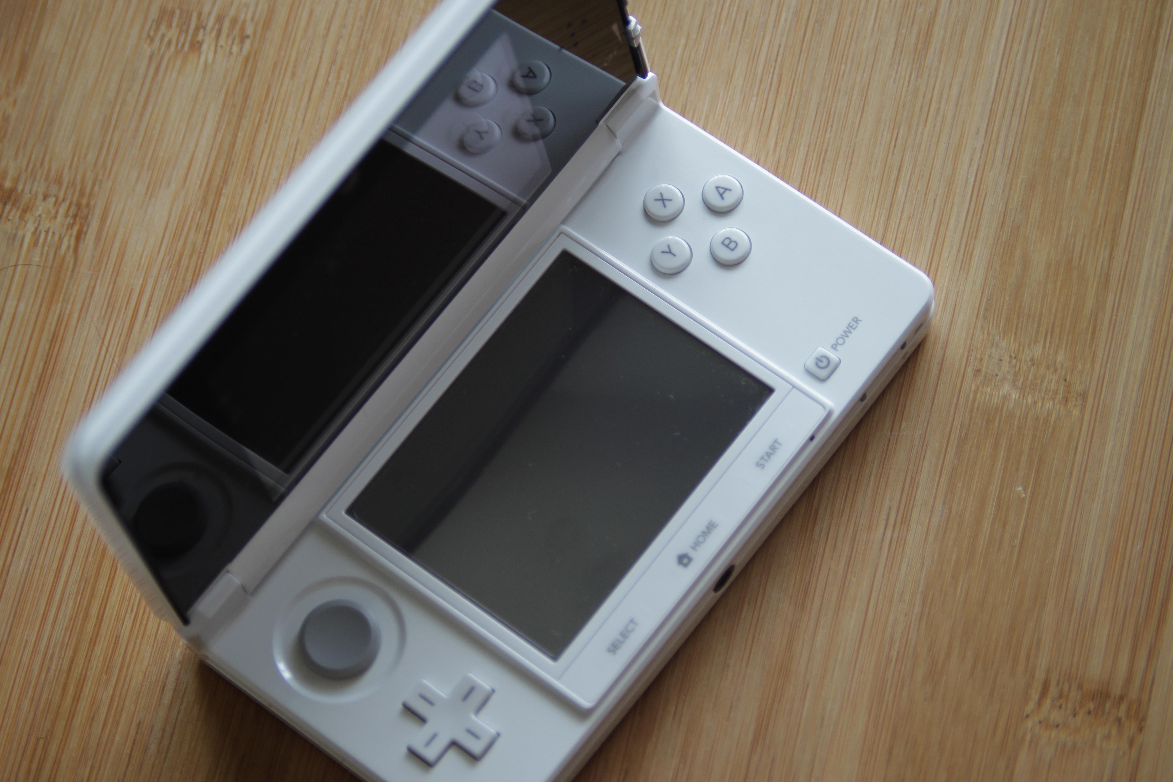Nintendo DSi XL goes on sale March 5
