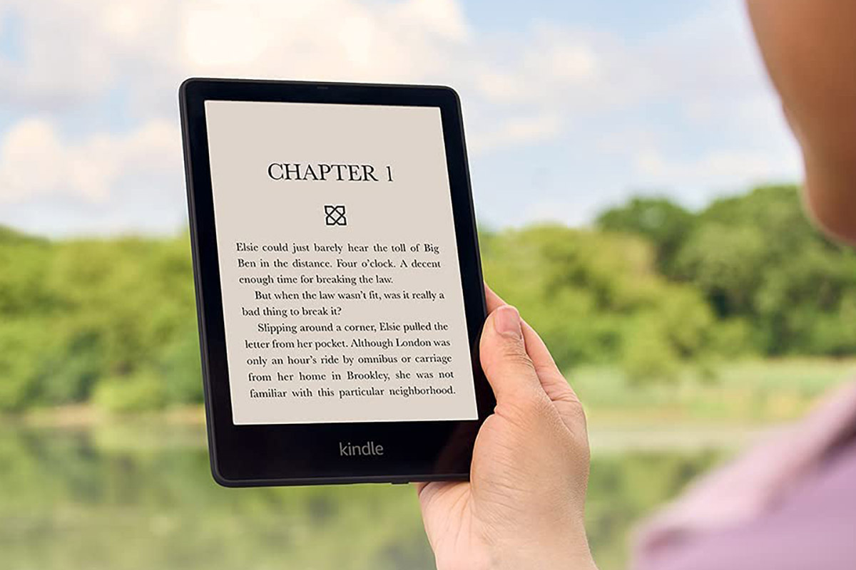 Kindle Paperwhite vs Kindle Oasis (2023): Which is Best? - Nerdy