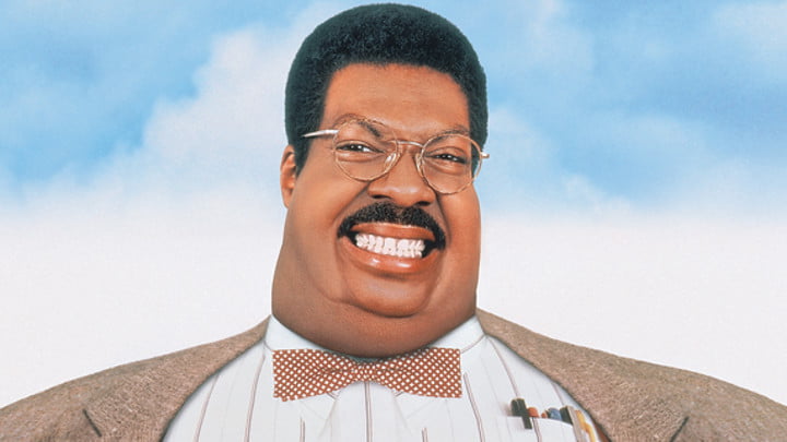 Eddie Murphy sourit dans The Nutty Professor.