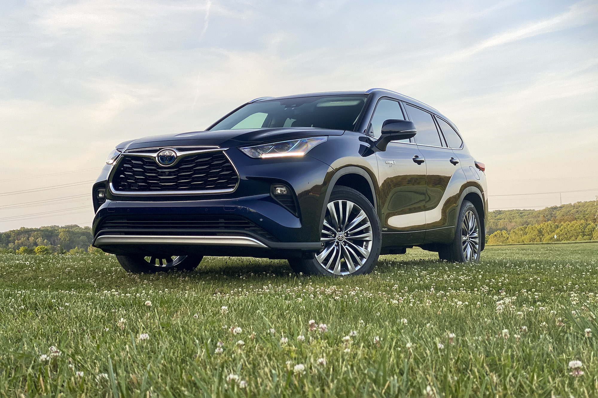 2021 Toyota Highlander Hybrid Review: An Actually Fuel Efficient Midsize  SUV