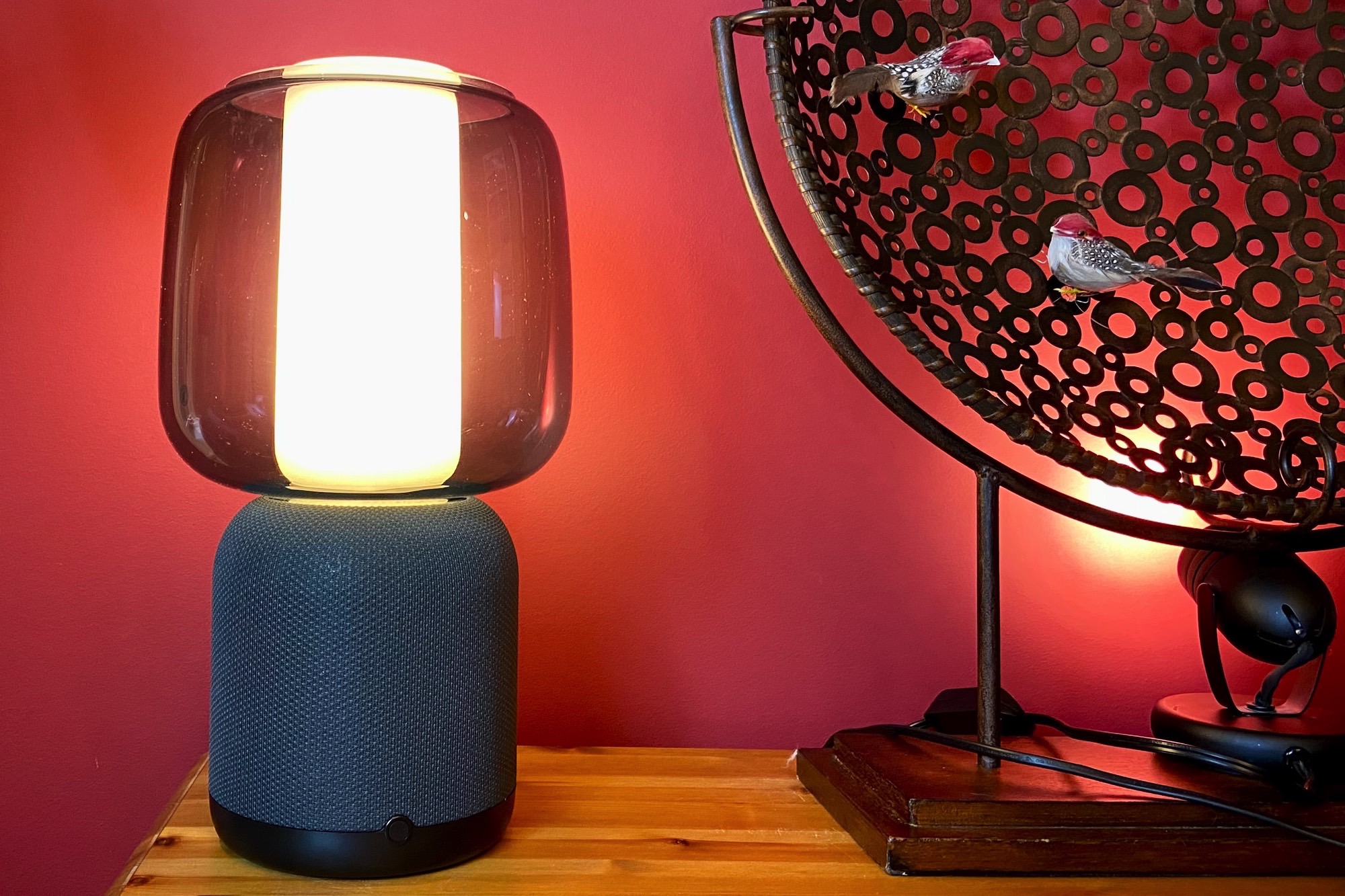 table lamp with speaker