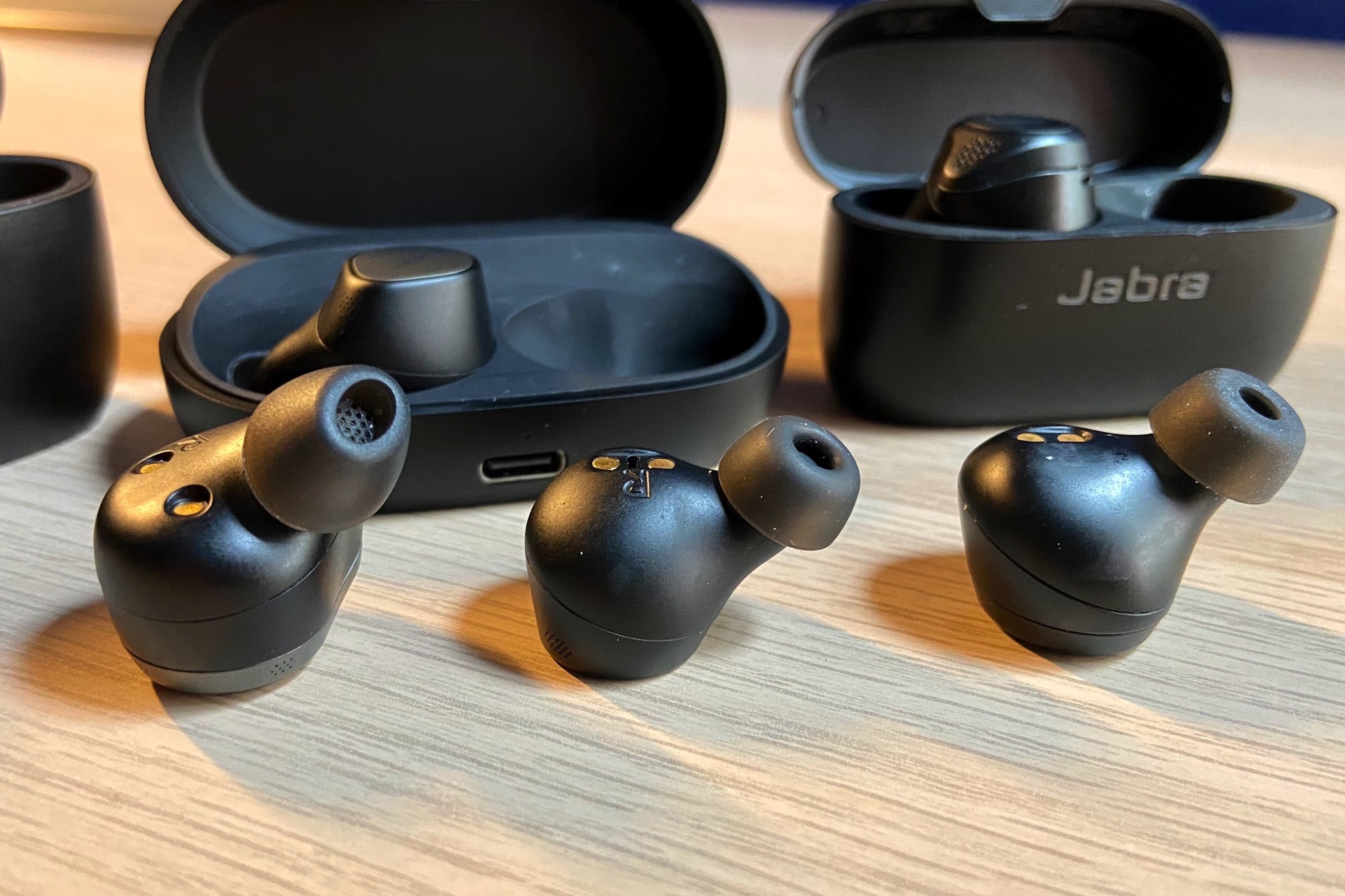 Jabra Elite 85t - True wireless earphones with mic - in-ear - Bluetooth -  active noise canceling - noise isolating - titanium black