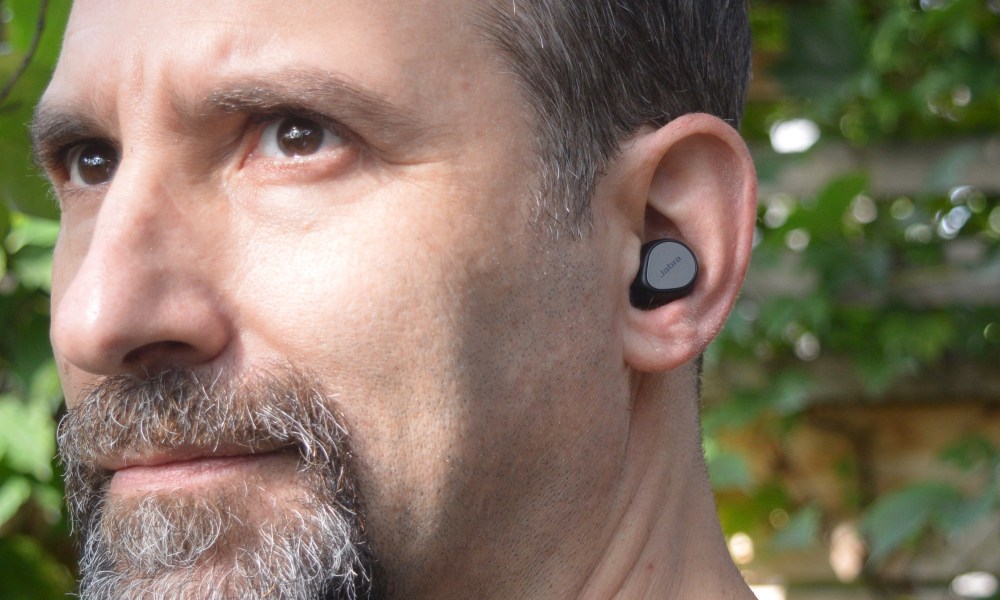 Man wearing Jabra Elite 7 Pro.