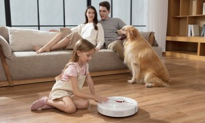 Dreame D9 Robot Vacuum and Mop cleaning for family with pet and children.