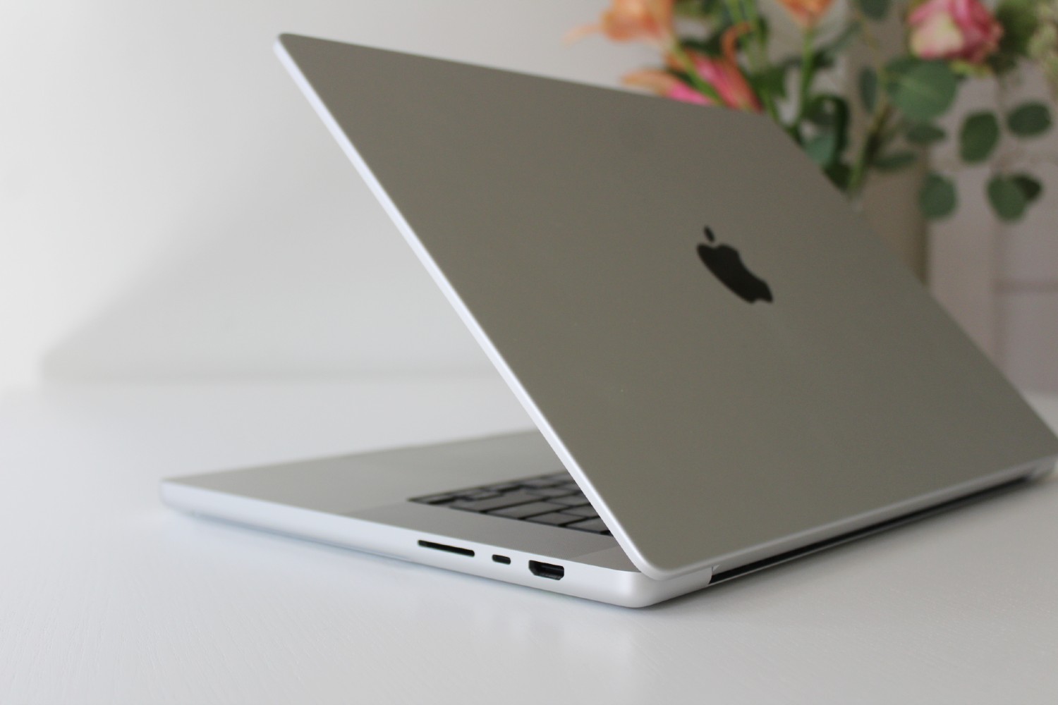 MacBook Pro - Apple