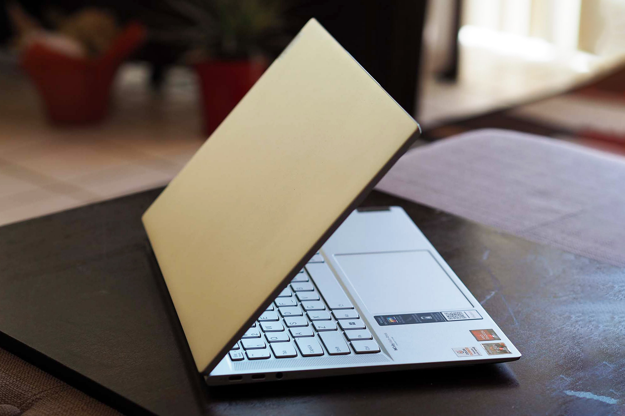 Lenovo IdeaPad Slim 7 Carbon review: 90Hz OLED? Yes, please