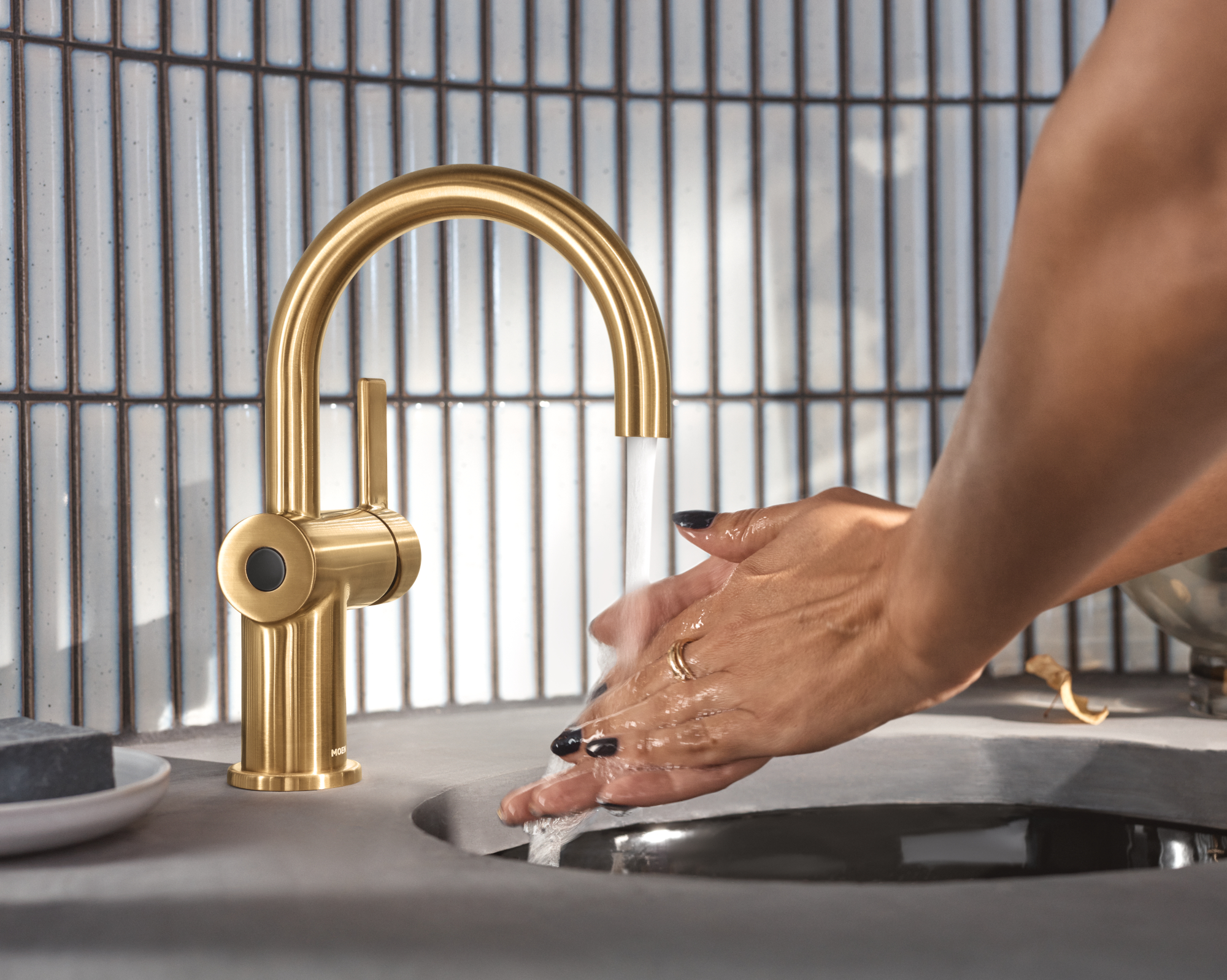 Moen Expands Its MotionSense Wave Line To The Bathroom Digital Trends   Moen Motionsense Wave Lifestyle 