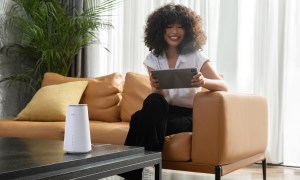 A woman is connected to the LINKHUB 5G CPE router.