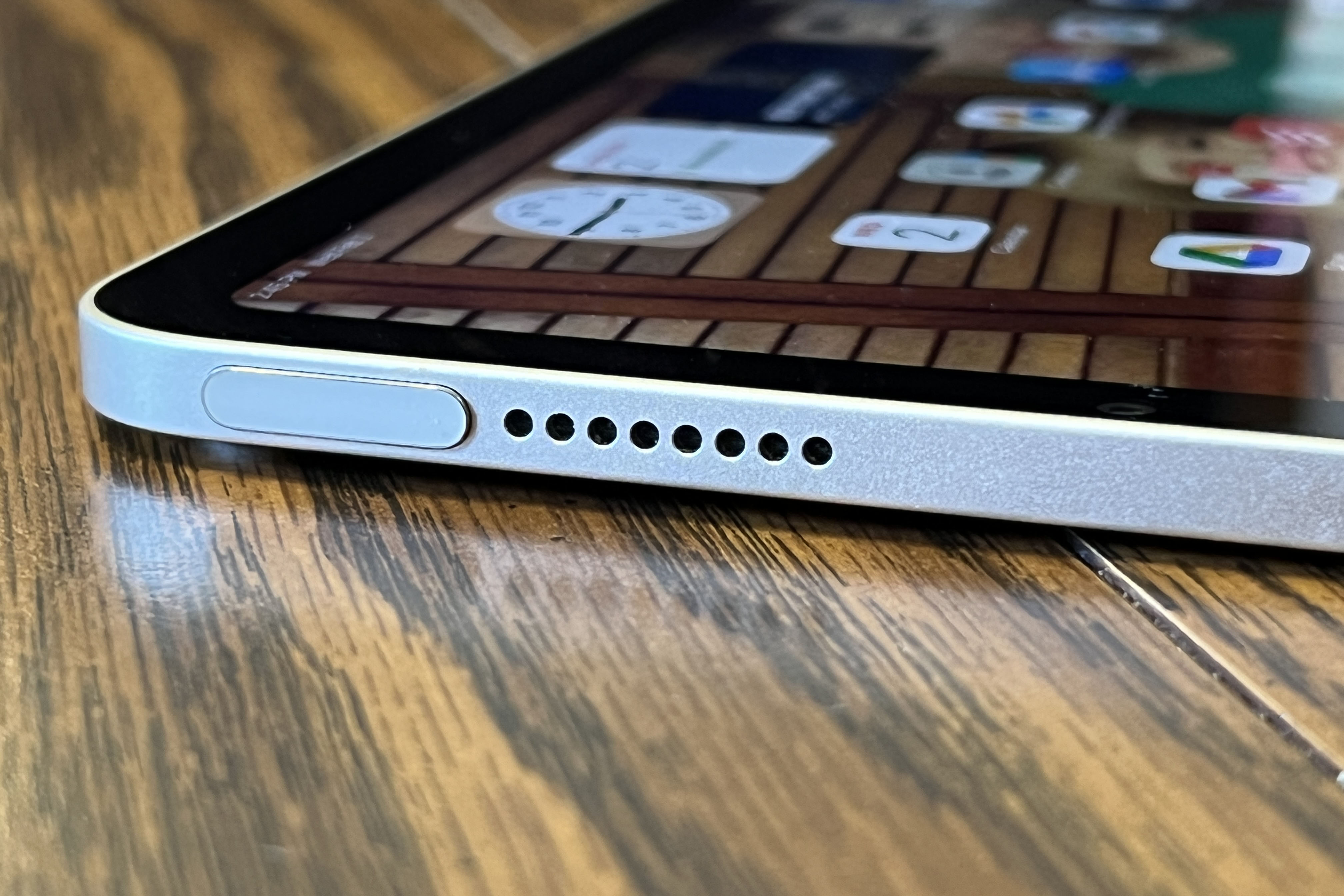 Does the iPad mini 7 have Face ID?