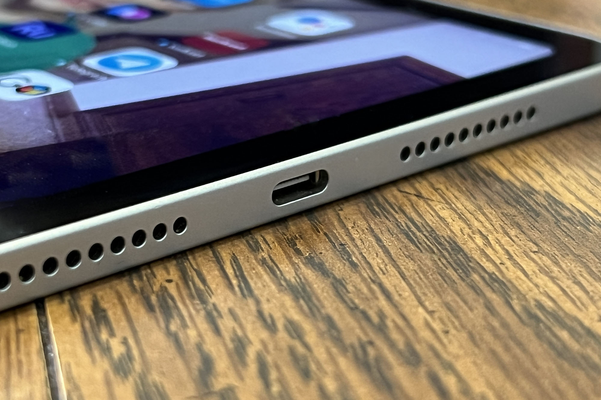 L'iPad mini 2021 a adopté le port USB-C pour le chargement et les données.