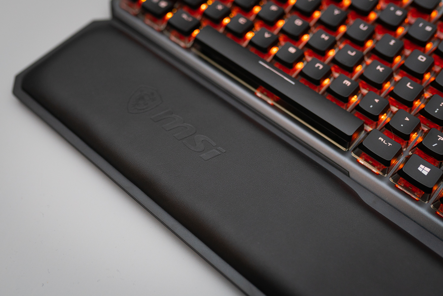 MSI VIGOR GK71 SONIC Mechanical Gaming Keyboard Review