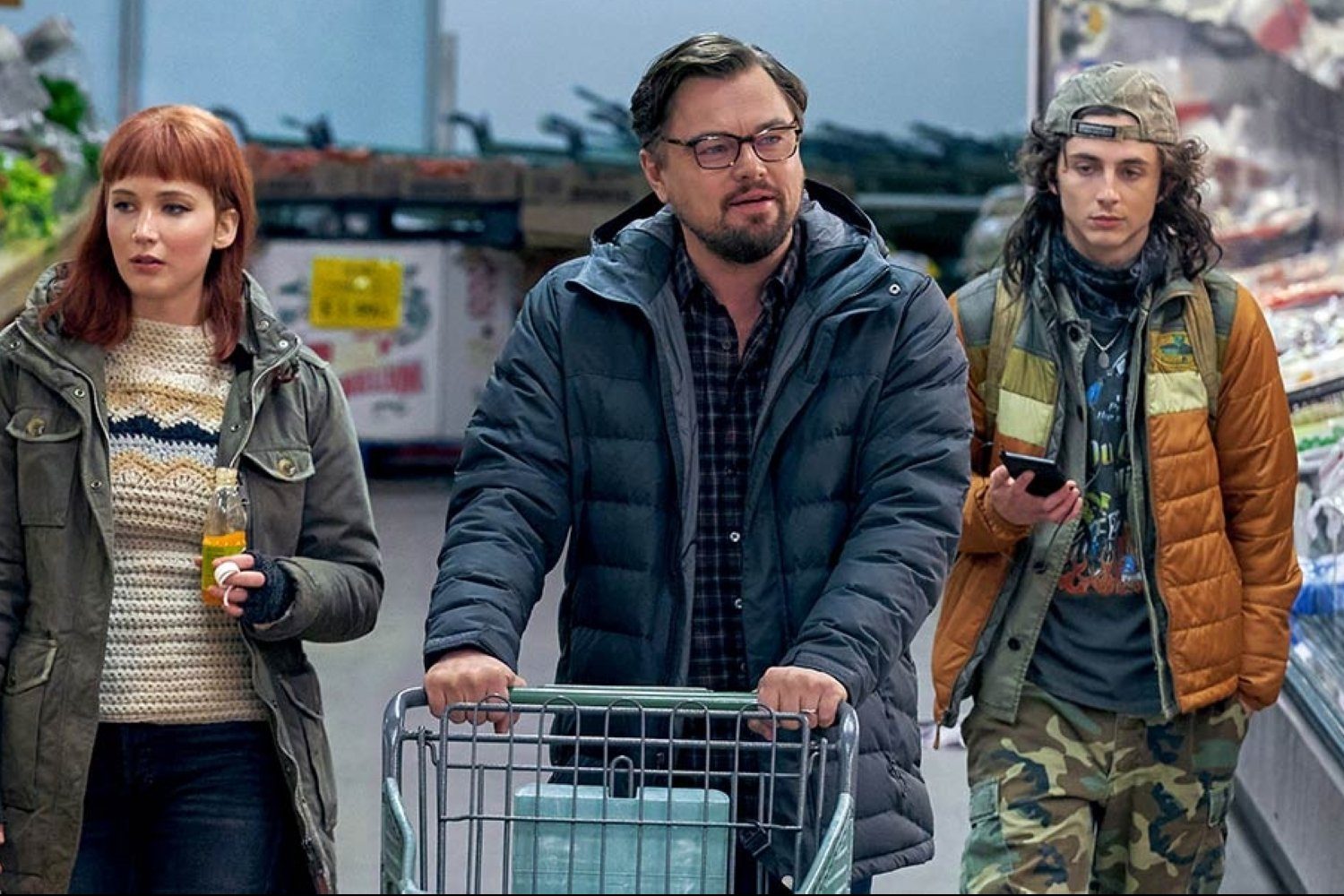 Kate e Randall fazem compras no supermercado em Don't Look Up.