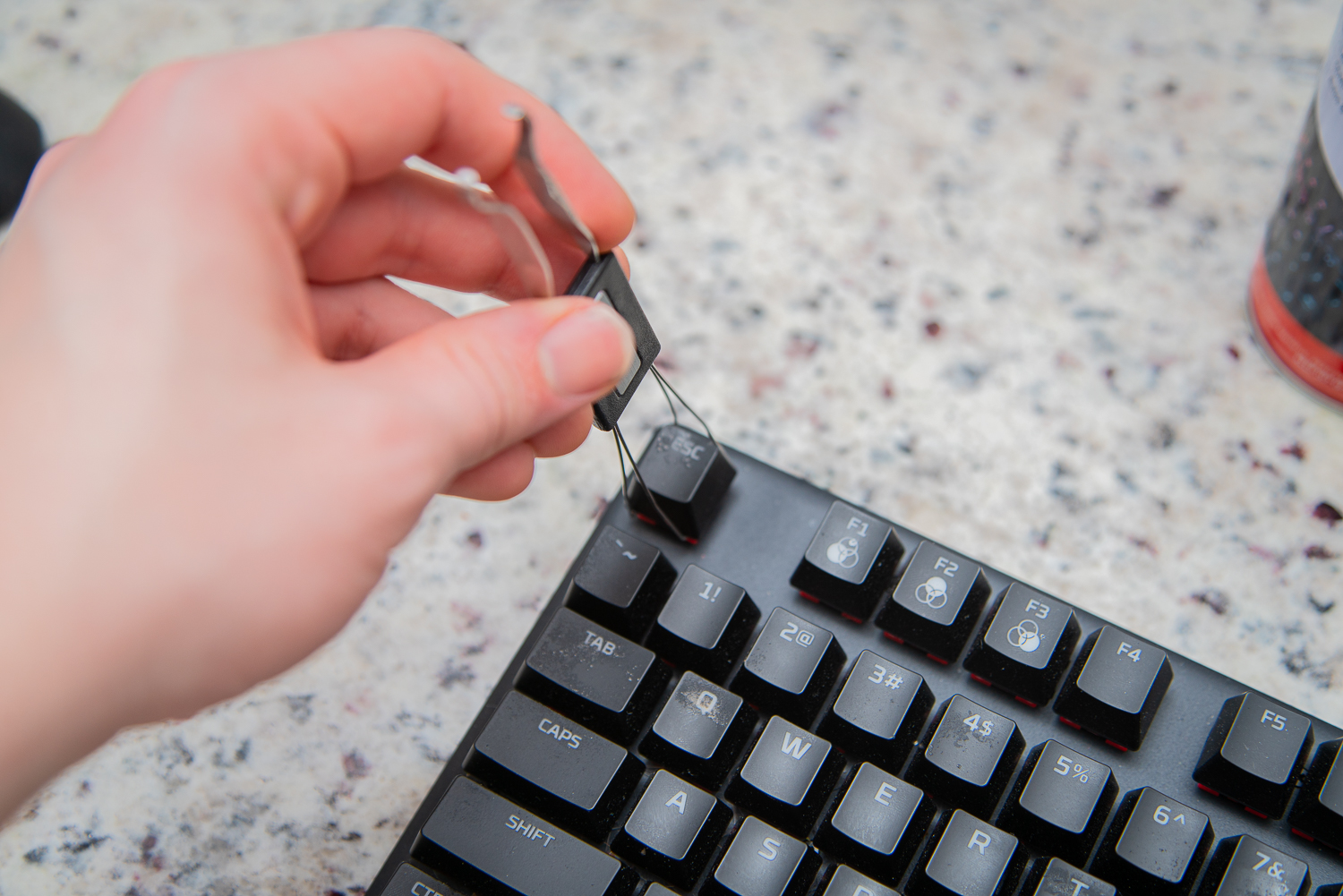 best way to clean keyboard and mouse