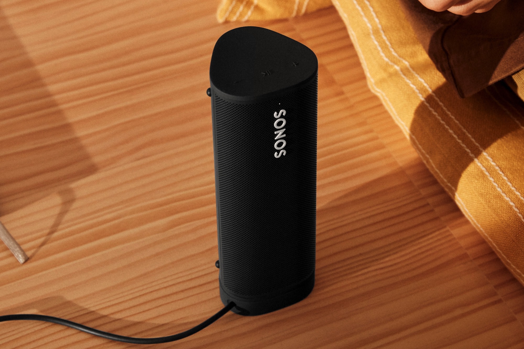 sonos-roam-sl-with-wireless-charger.jpeg