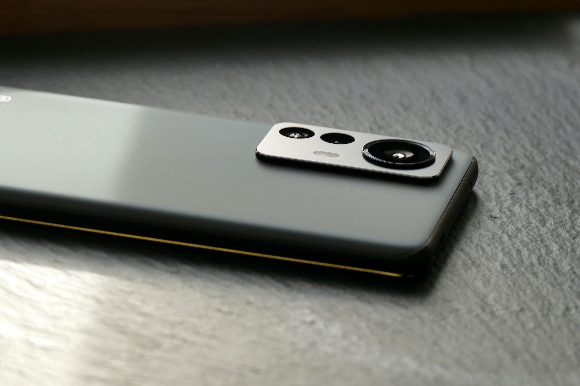 Xiaomi 12 Flagship Phones Unveiled: 50MP Cameras and AI Photo Tech