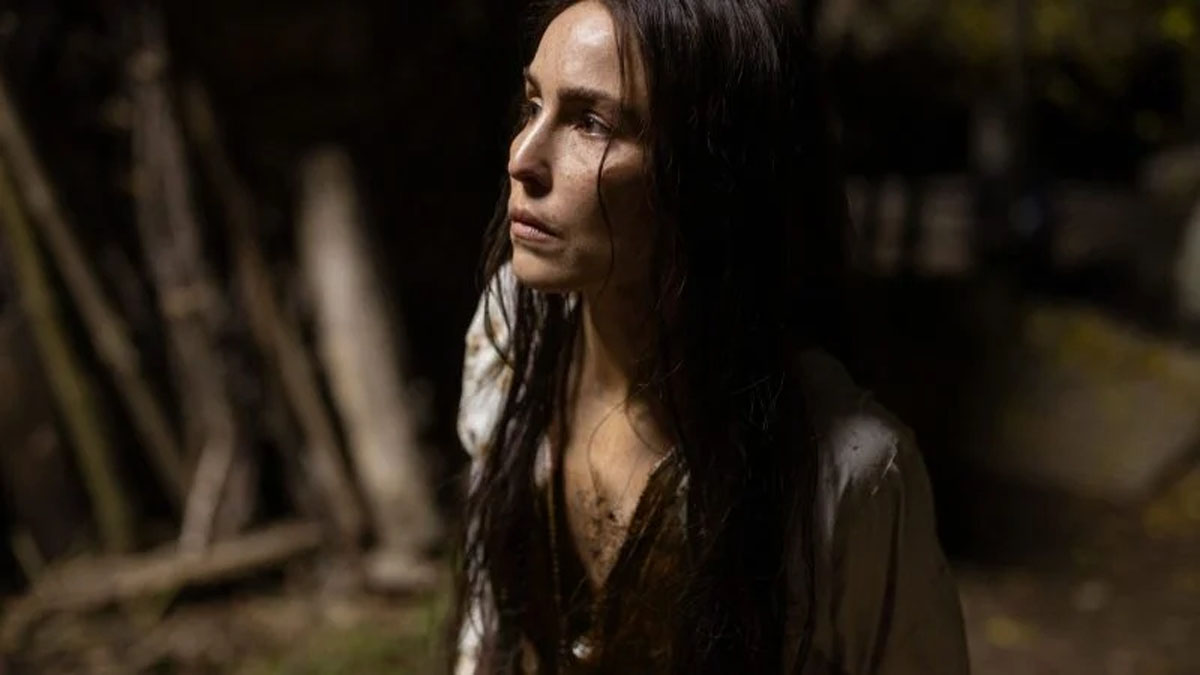 Noomi Rapace a l'air effrayée dans You Won't Be Alone.