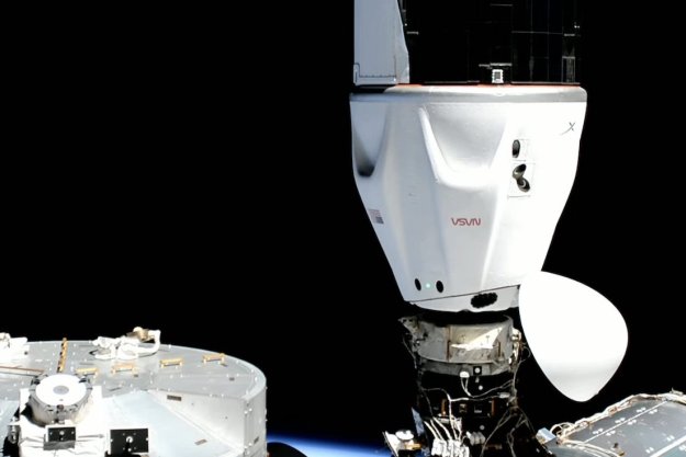 Spacex Dragon Capsule Delivers Supplies And Experiments To The Iss Digital Trends 5768