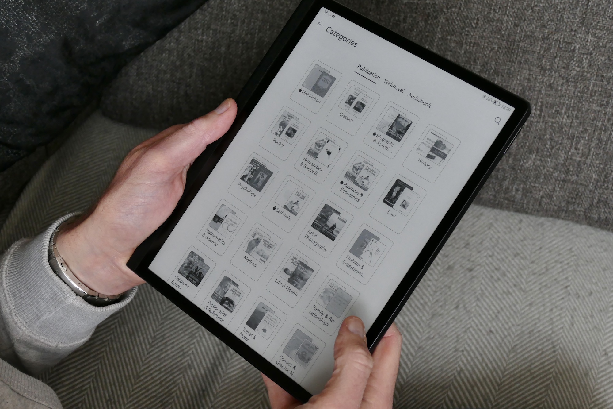 Huawei MatePad Paper and Kindle competitor: Bạn muốn một tablet để đọc sách, xem phim hoặc làm việc di động? Huawei MatePad Paper được đánh giá là một trong những đối thủ của Kindle với màn hình lớn và sắc nét, pin xài lâu và nhiều tính năng hữu ích. Hãy khám phá những điều tuyệt vời mà sản phẩm này có thể mang đến cho bạn.