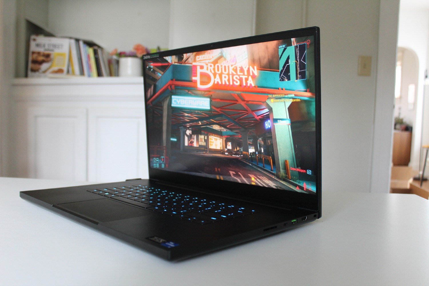 Cyberpunk 2077 fonctionnant sur le Razer Blade 17.