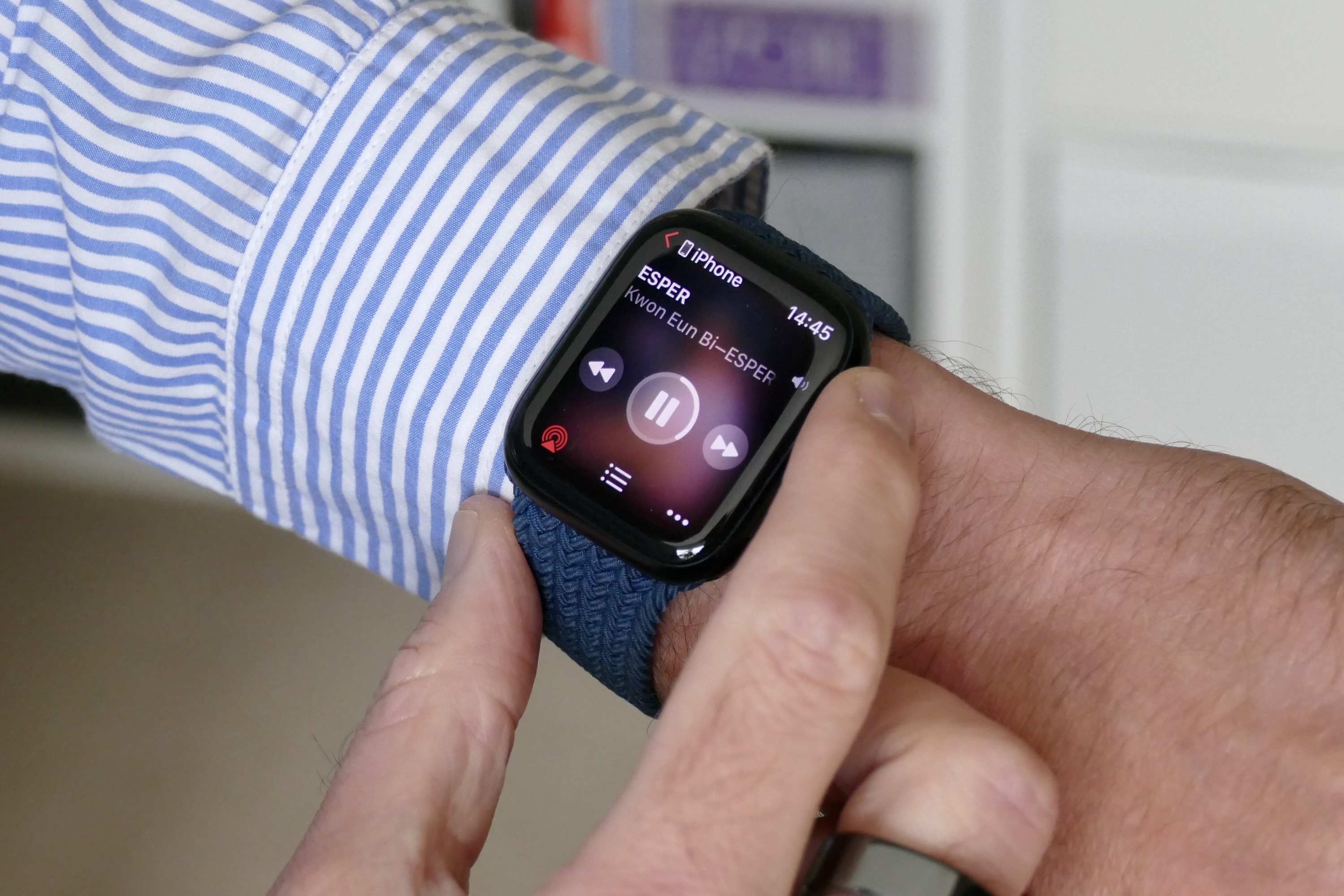 What wrist should you wear outlet your apple watch on