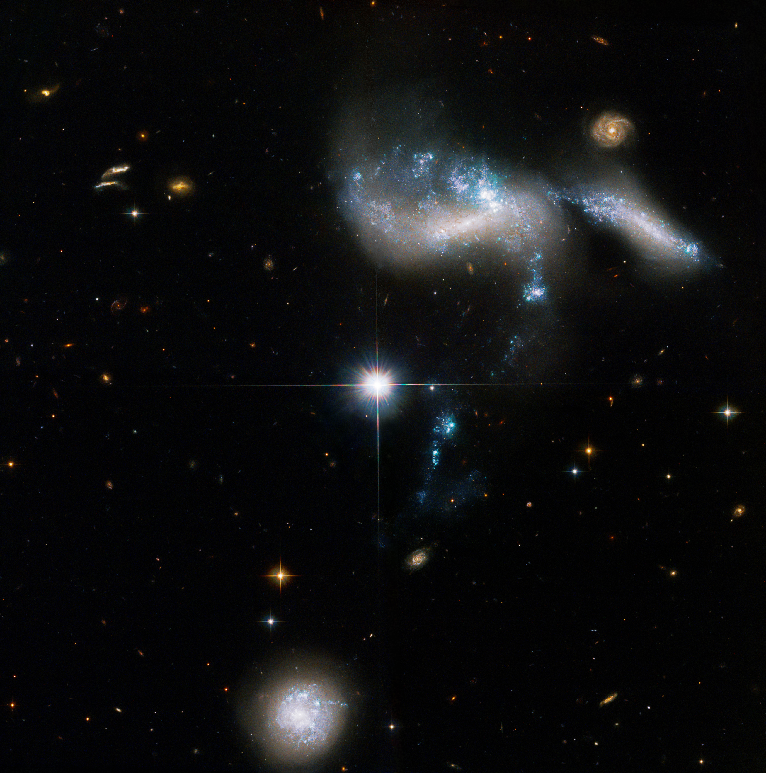 Veja quatro galáxias anãs se fundindo em uma na imagem do Hubble