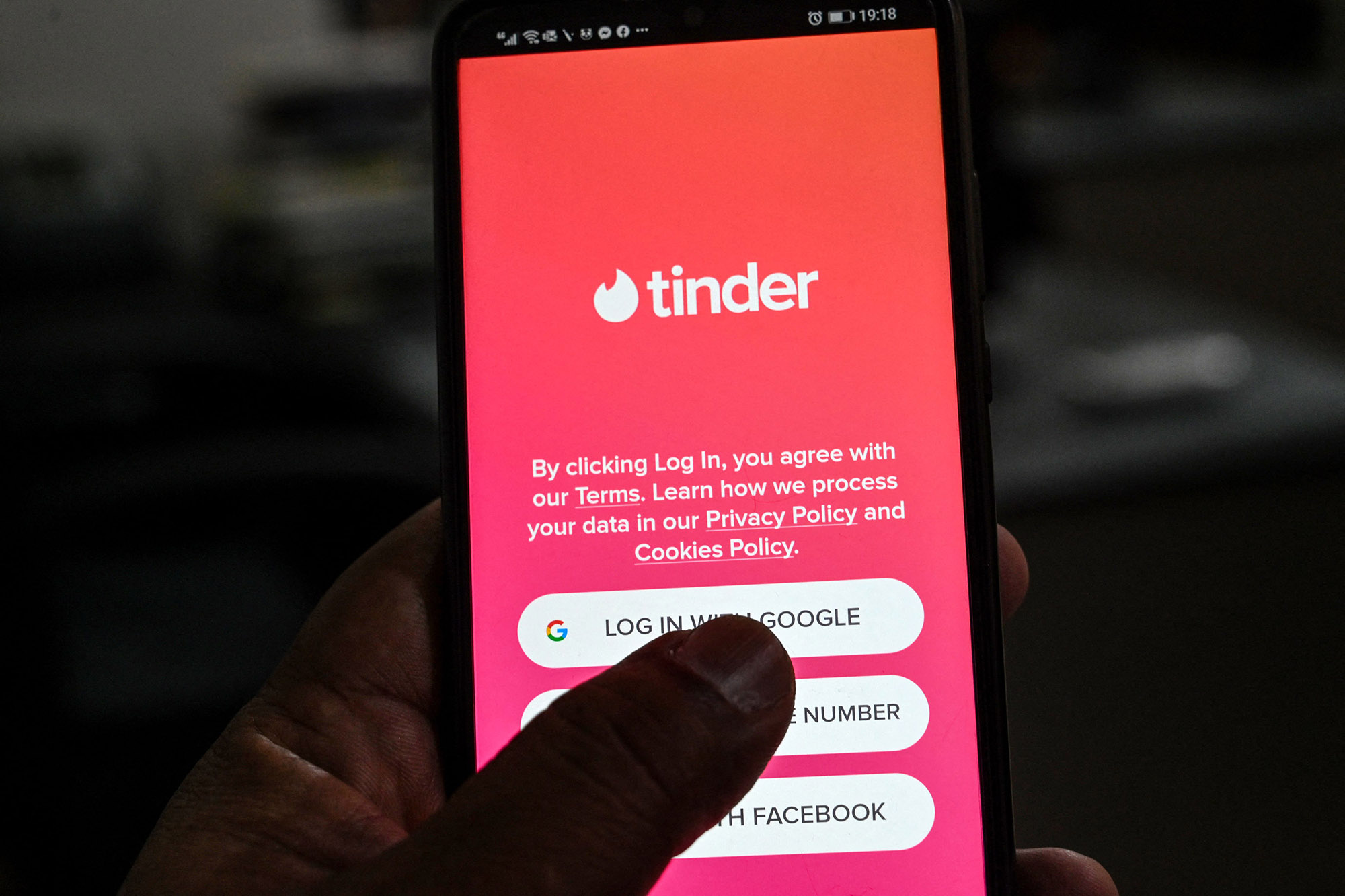 Tinder brings back the 'Blind Date' feature like we're in the 90s