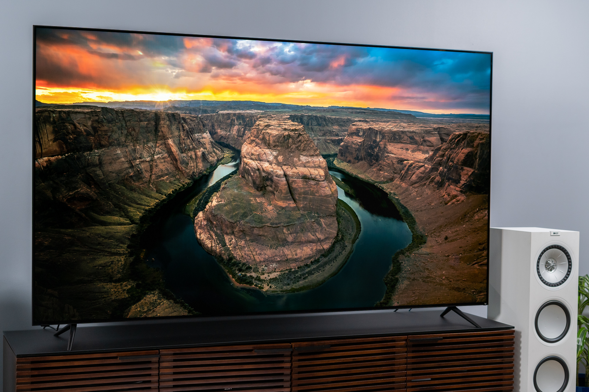 P-Series Quantum X 4K HDR Smart TV