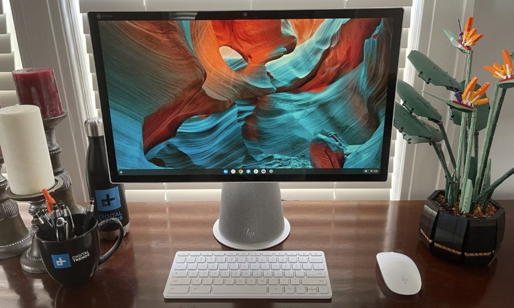 The HP Chromebase All in One 22 sitting on a desk.