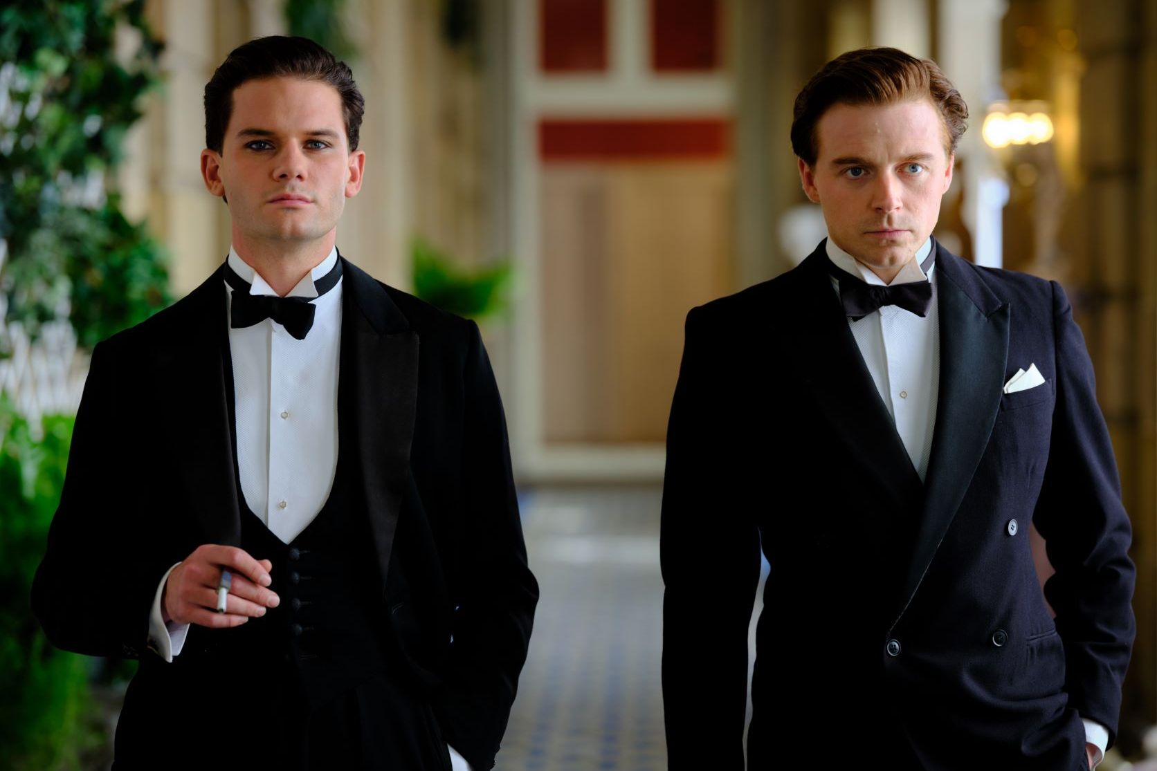 Jeremy Irvine junto a Jack Lowden en Benediction.