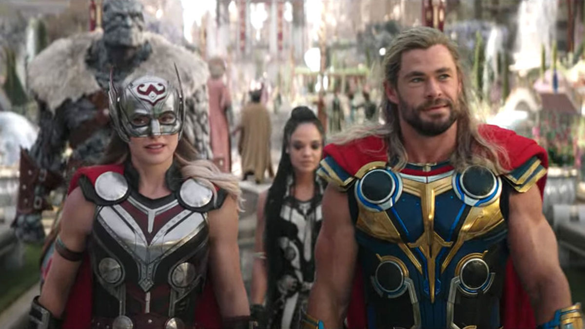 Natalie Portman und Chris Hemsworth in Thor: Liebe und Donner.