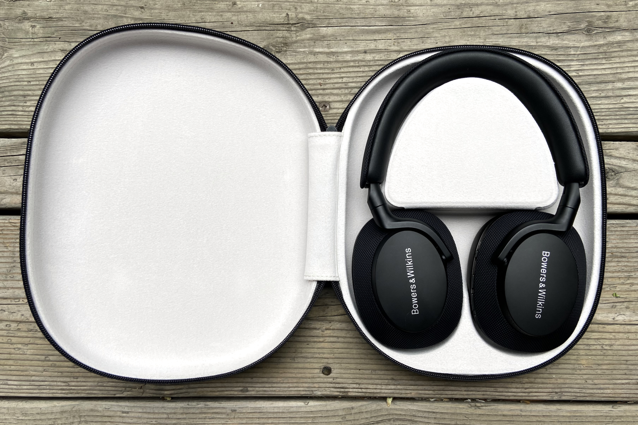 Bowers & Wilkins PX7 S2 review: classy and detailed noise-cancelling  wireless headphones