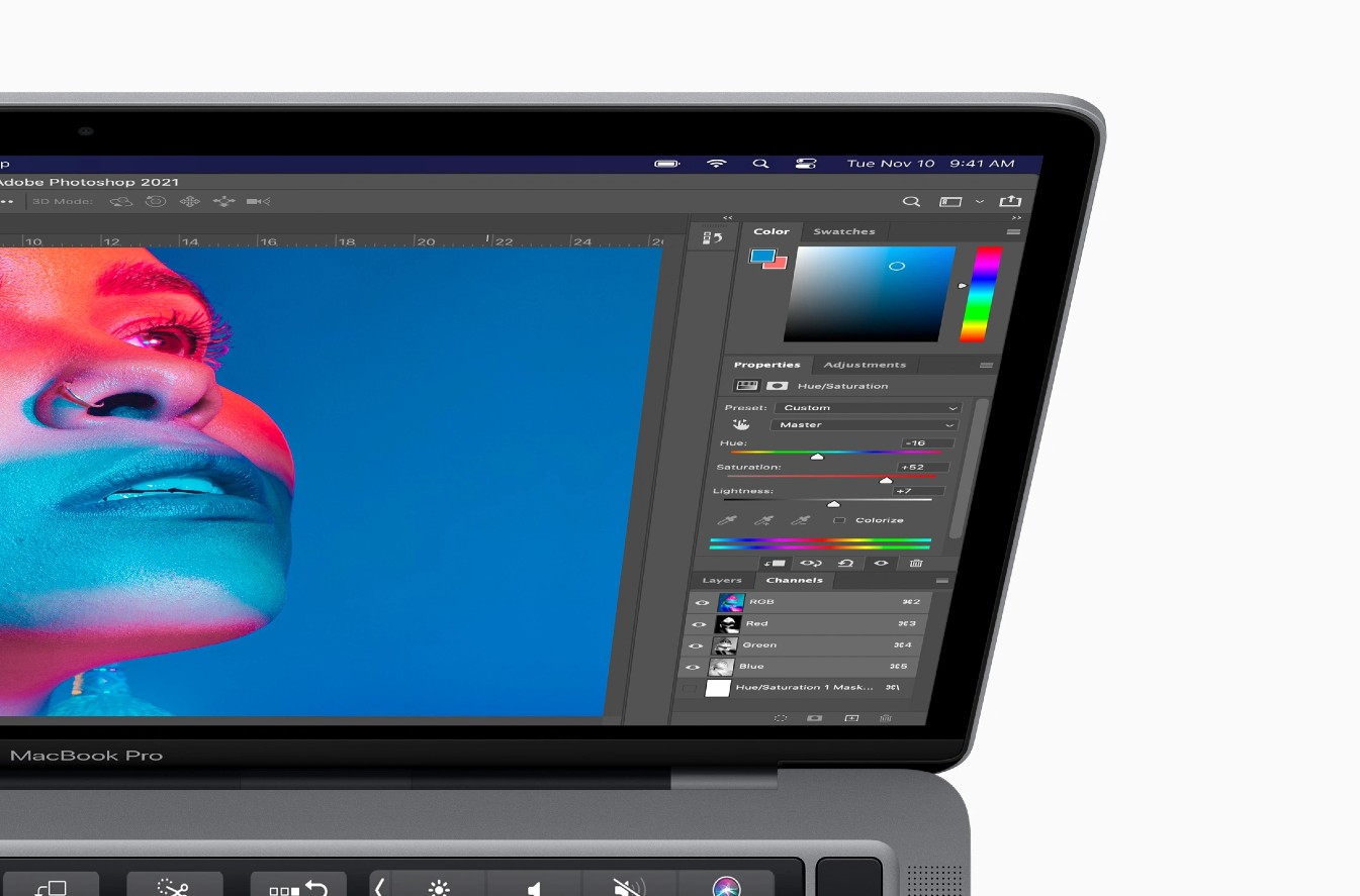 Photoshop работает на MacBook Pro.