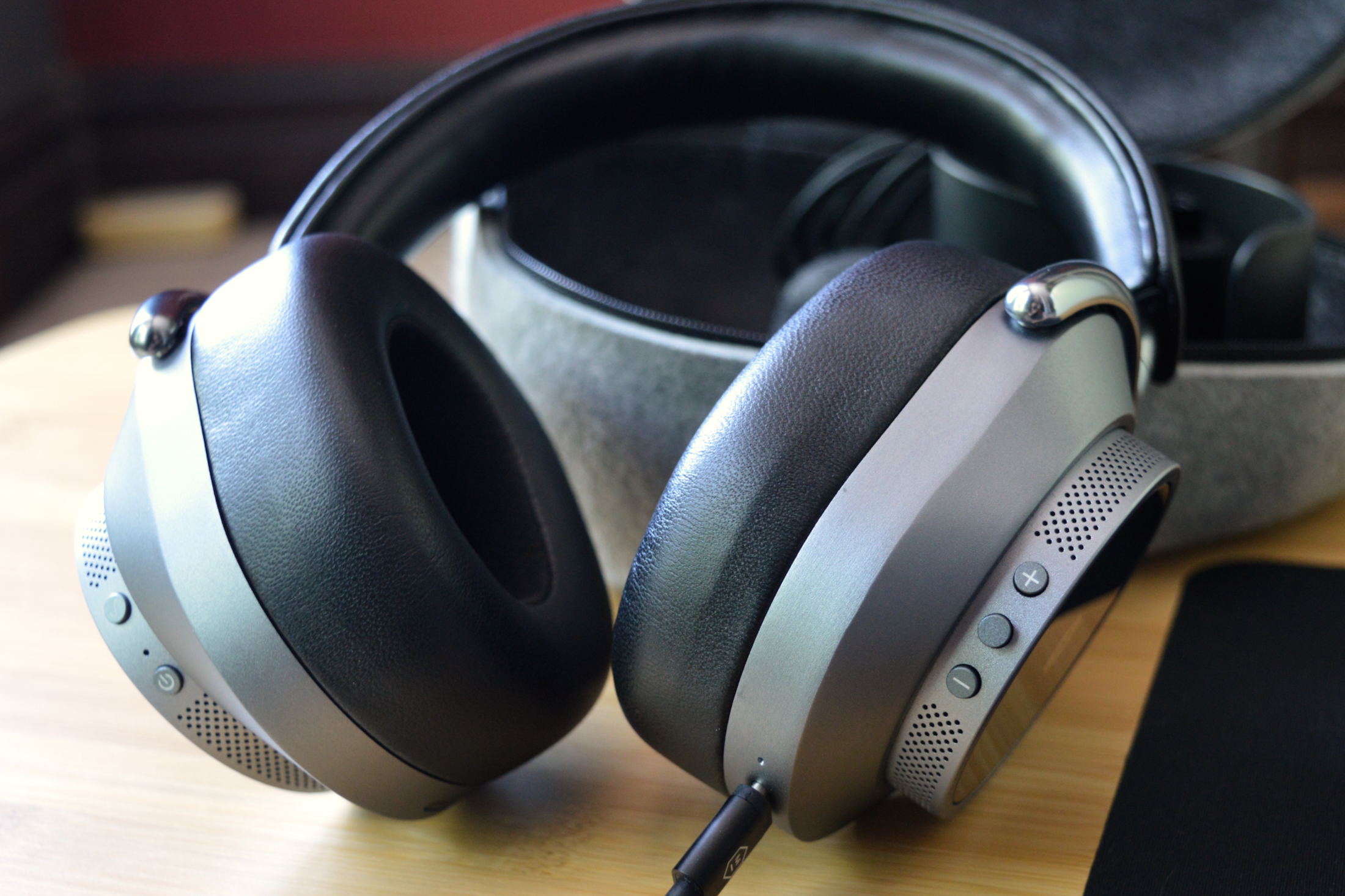 brookstone silent beats wireless headphones review