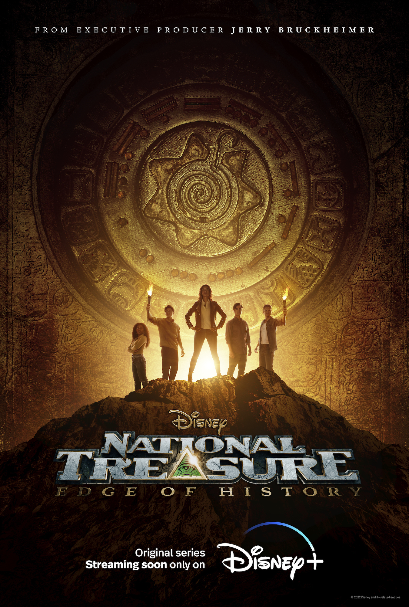 El elenco de National Treasure: Edge of History se para en el cartel.