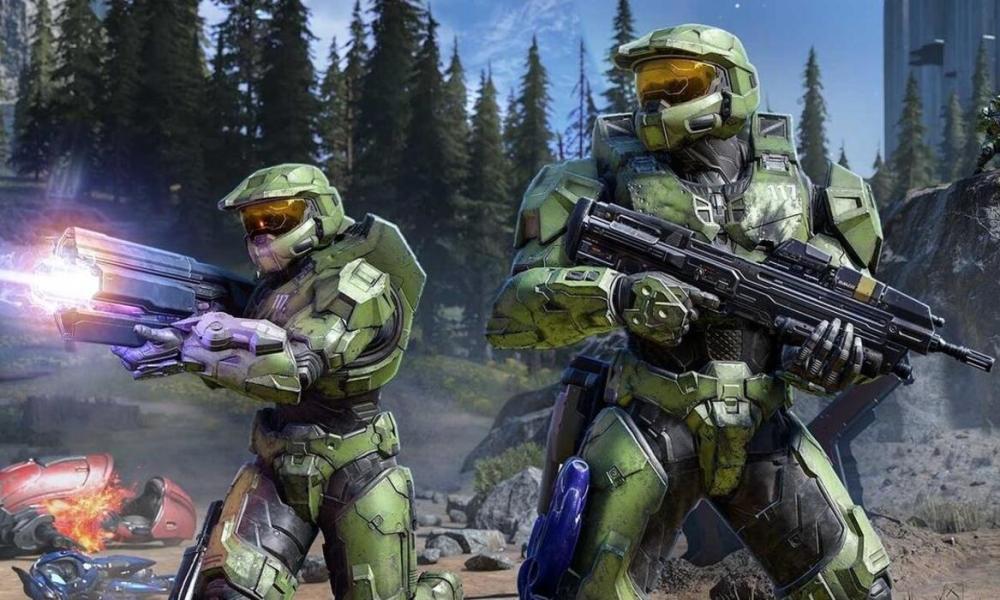 Two Spartans side by side in Halo Infinite.